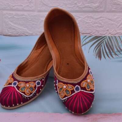 Women Embellished Ethnic Mojari / Jutti Flat